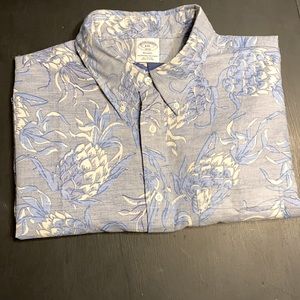 Brooks Brothers.  XXL. Great quality just doesn’t fit me.